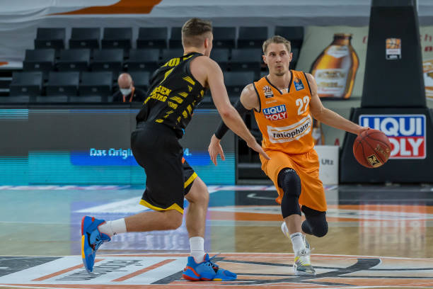 他在一次直 他在一次直