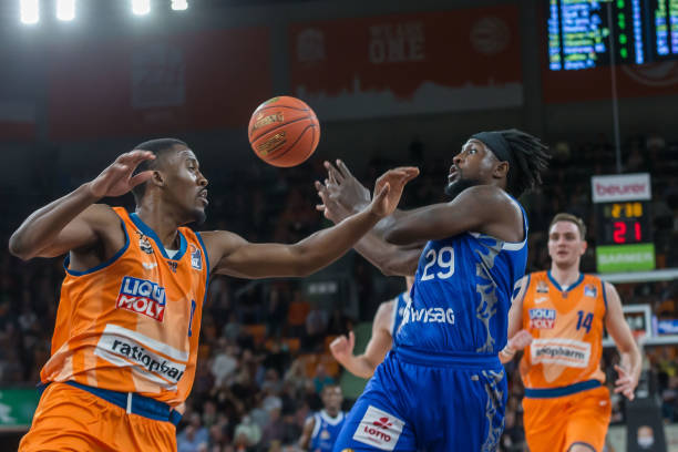 昂首挺进半 昂首挺进半