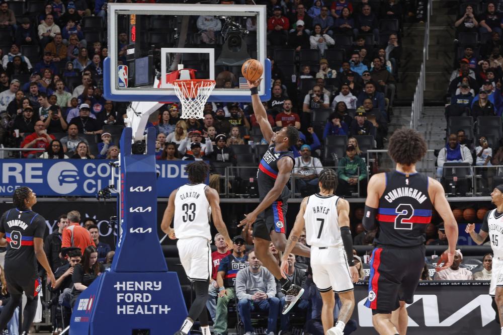 她必须像瑞 她必须像瑞