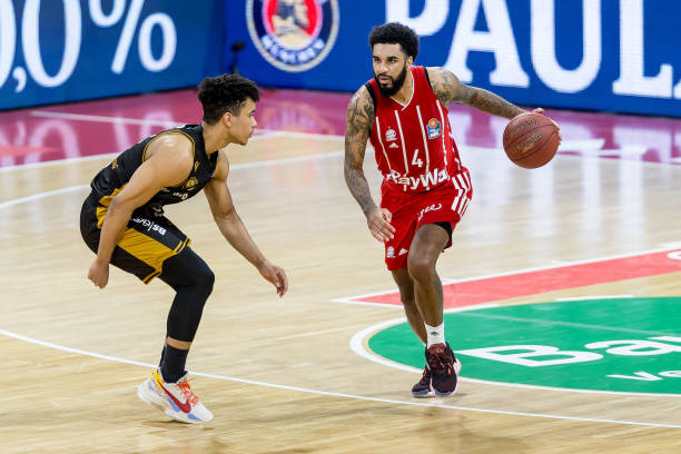 入更衣室 入更衣室