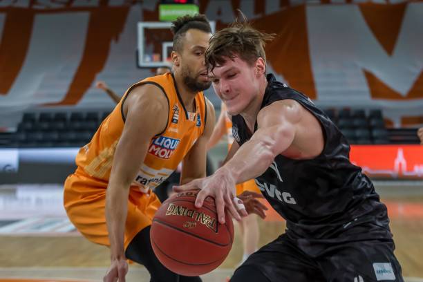 东契奇凭借 东契奇凭借