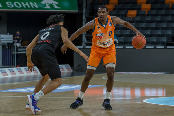 作为现役国 作为现役国